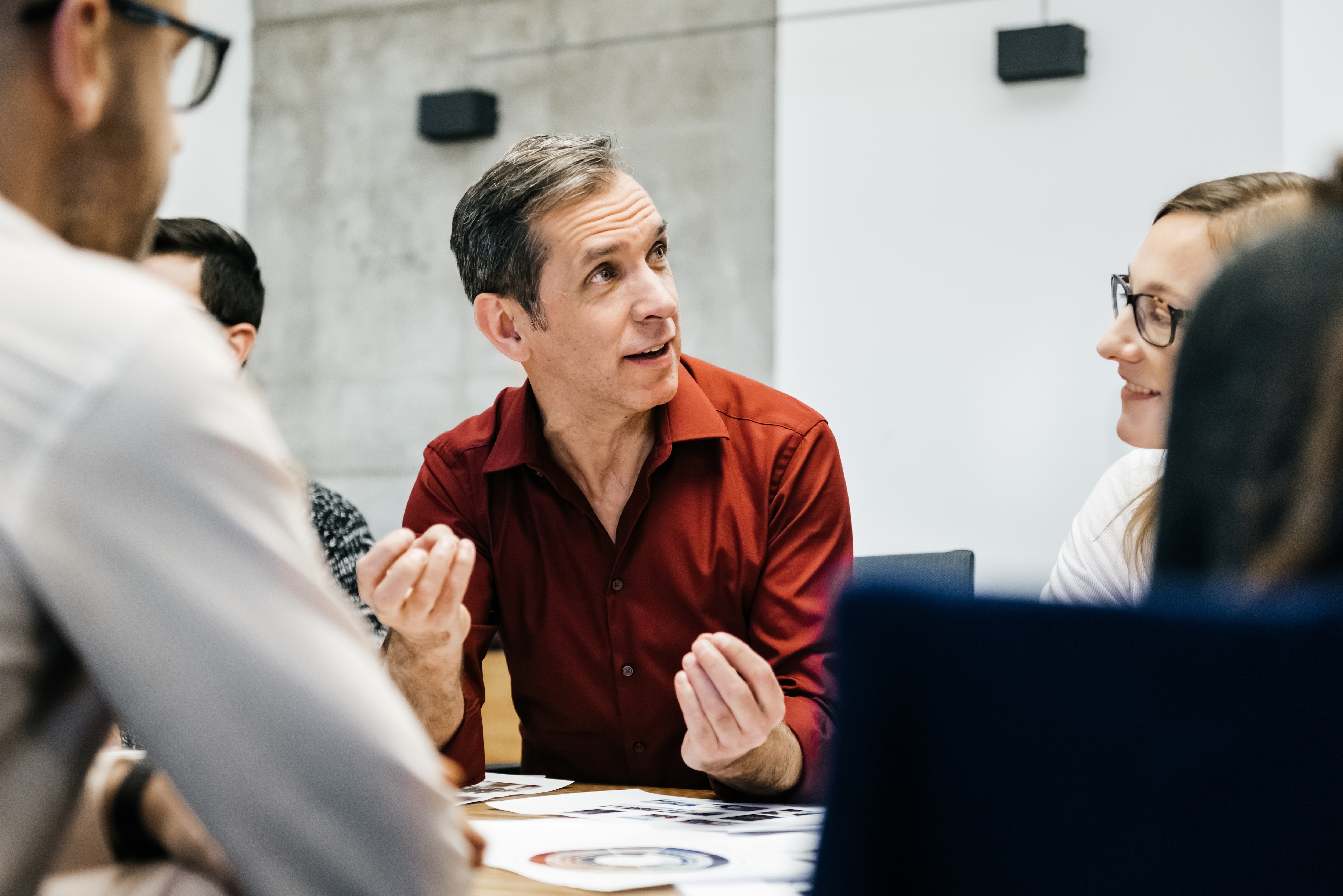 busines man talking to his team